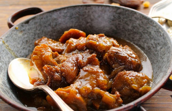Réaliser un tajine de veau aux dattes